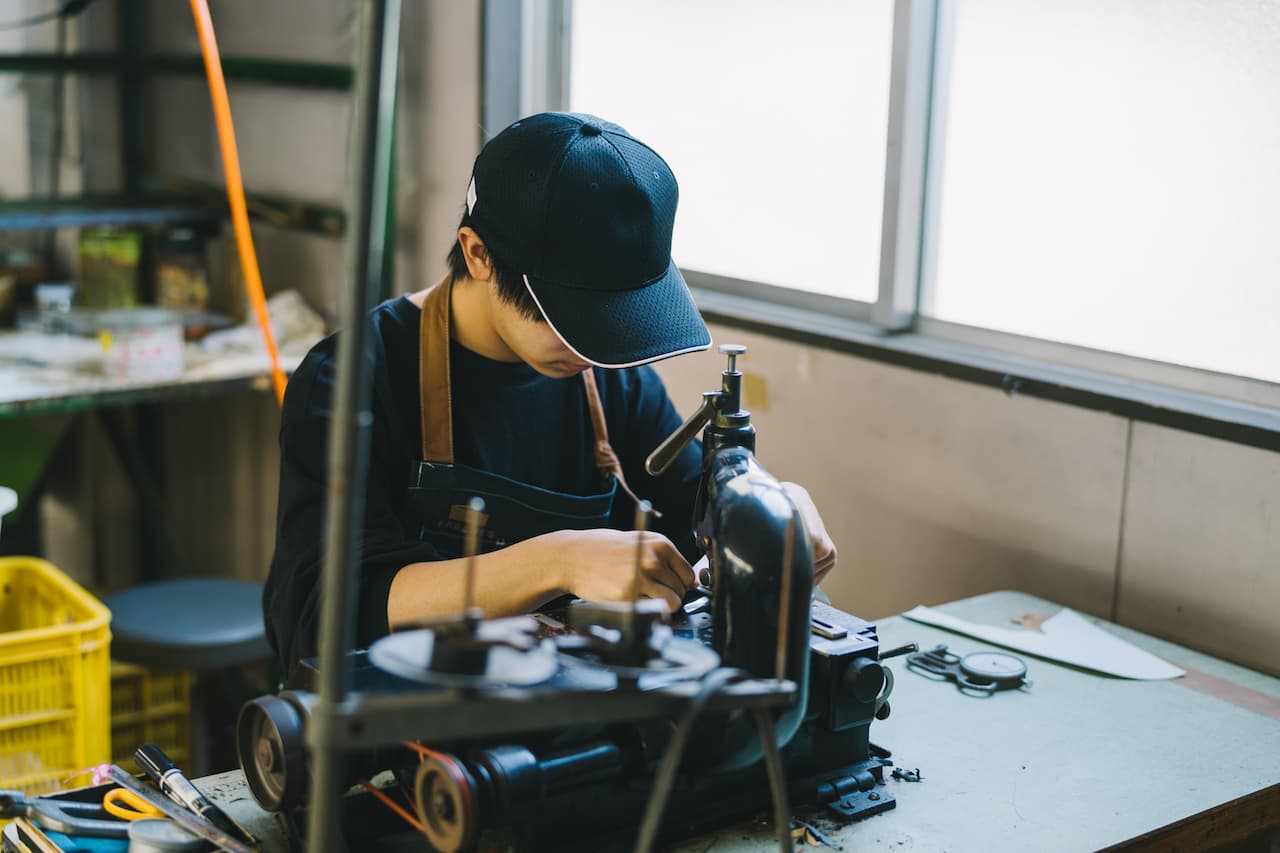 カサネスは靴製造で培った縫製技術を活かしています